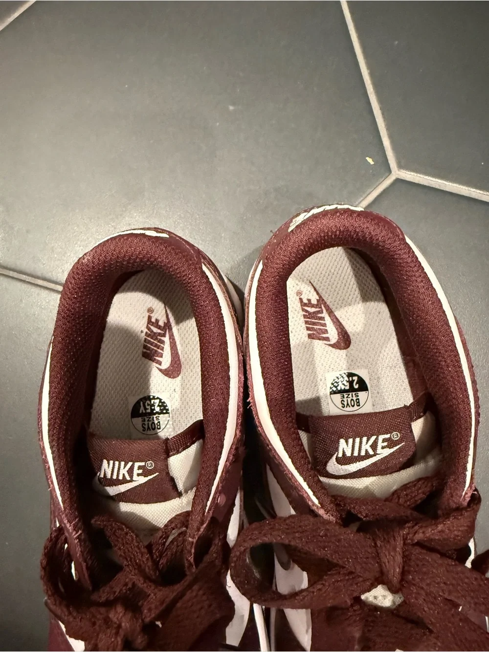 Nike Kids Low-Top Sneakers - Maroon and White